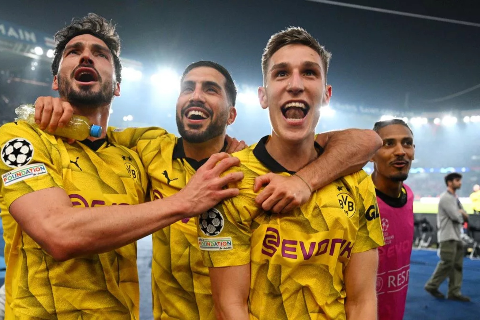 多特蒙德备受瞩目，球员表现团结协作展现实力