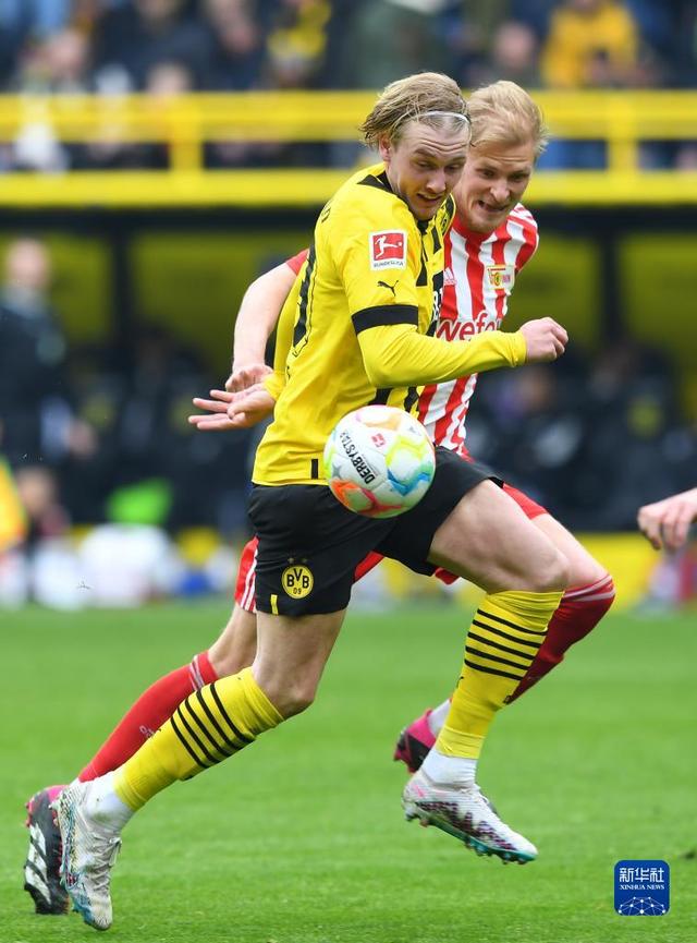 多特蒙德备受瞩目，球员表现团结协作展现实力