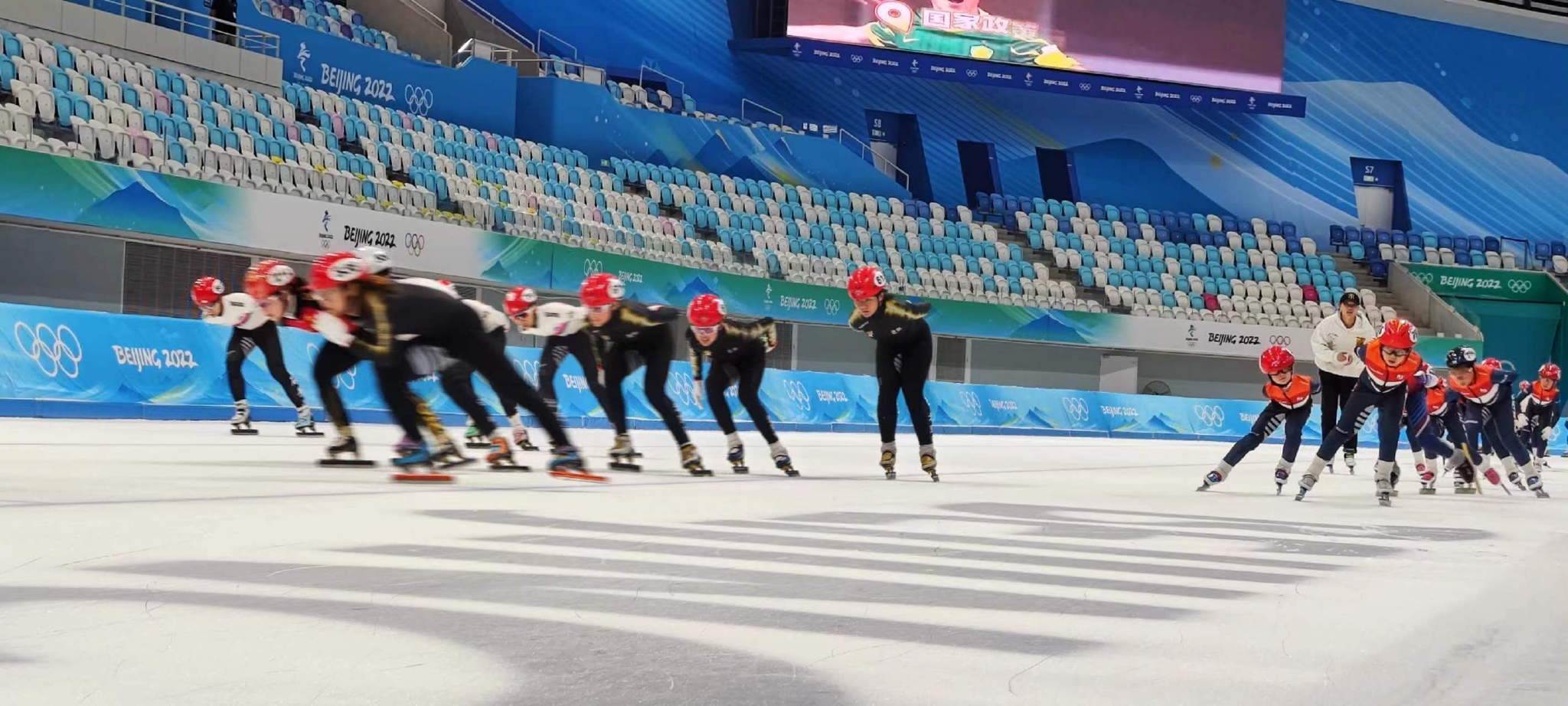 斗志昂扬！欧锦赛资格赛引发全民热潮