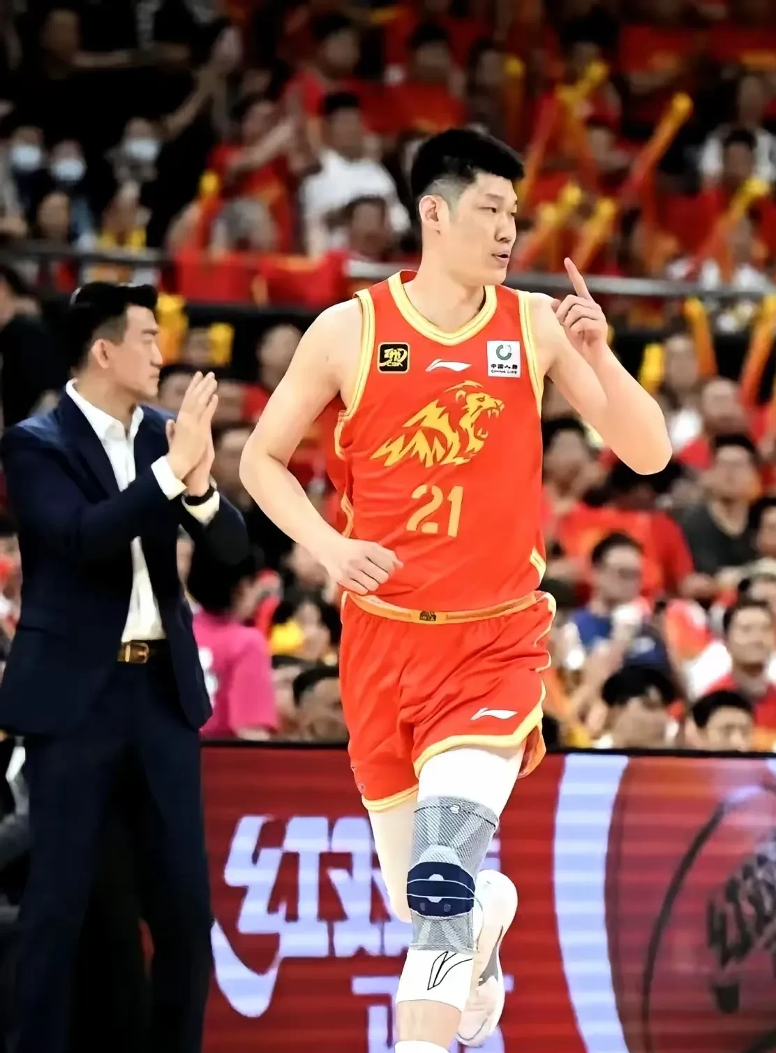 快船险胜辽宁队，胡金秋扛起全队