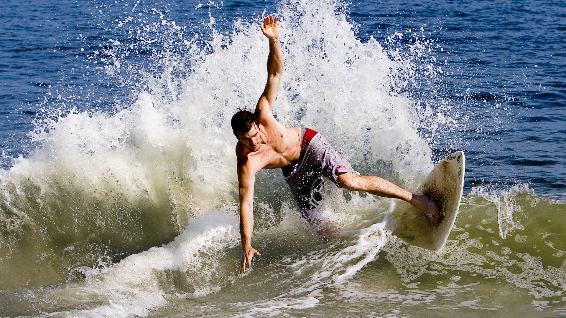 爱游戏在线-欧冠淘汰赛之夜，哈利伯顿的制胜魔法